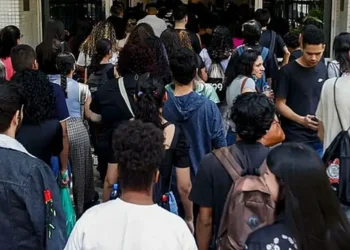 benefício educacional, auxílio financeiro, incentivo escolar