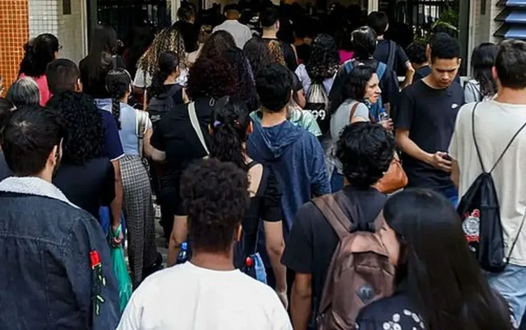 benefício educacional, auxílio financeiro, incentivo escolar