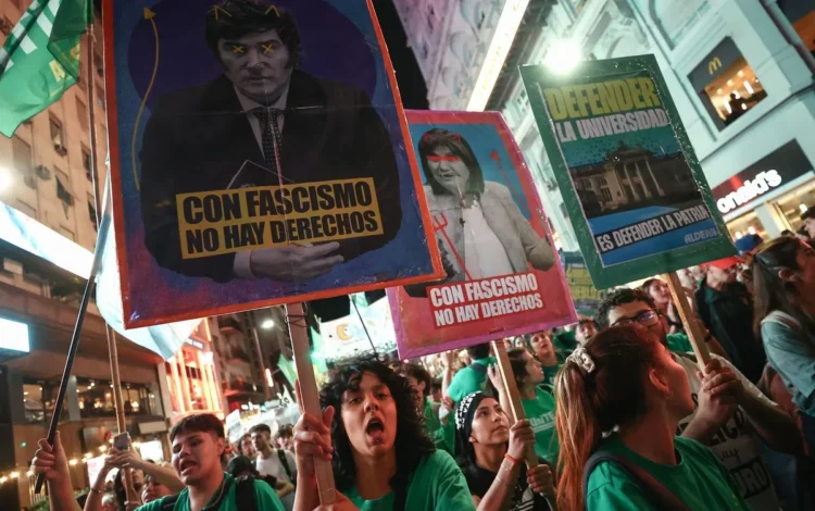 manifestação contra cortes na educação, protesto contra cortes na educação