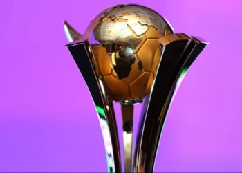 primeira, inaugural, primeira aparição;