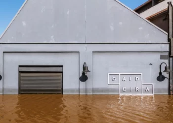 danos, destruição, prejuízos, afetados;