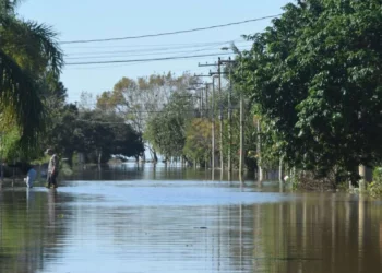 alagamento, cheia, encharcamento, encher, inundar, inundação, inundação fluvial, povoado, submerso