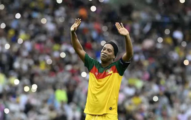 Ronaldinho, ex-jogador, ex-crack;