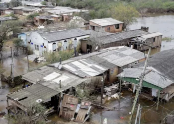 habitações, casas;