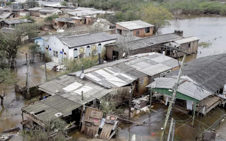 habitações, casas;