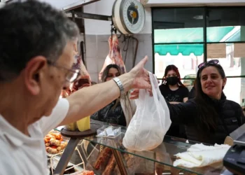 desaceleração, queda, redução;