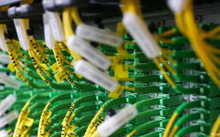 centros de dados, centros de armazenamento, instalações de tecnologia de informação;