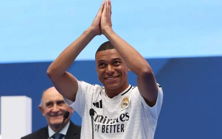 Kylian, Mbappé, o, atacante-frances;