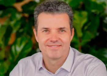 supervisão, observação, vigilância;