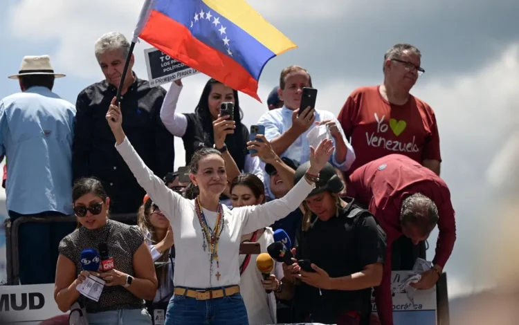 protestos, manifestações;