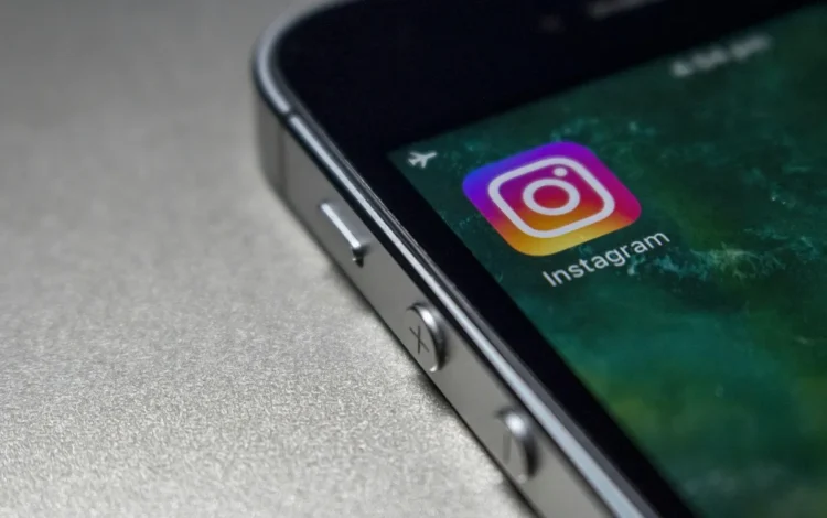 mensagens curtas, notas, Instagram;