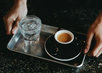 água, com café, beber, água com, café;