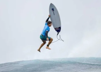 duelo, semi-final, classificação, vaga, final, masculino, surfe, WSL, title, Brasil, casado, brasileira, treinado, Leandro, Dora, modelo, profissional, Júlia, Muniz;