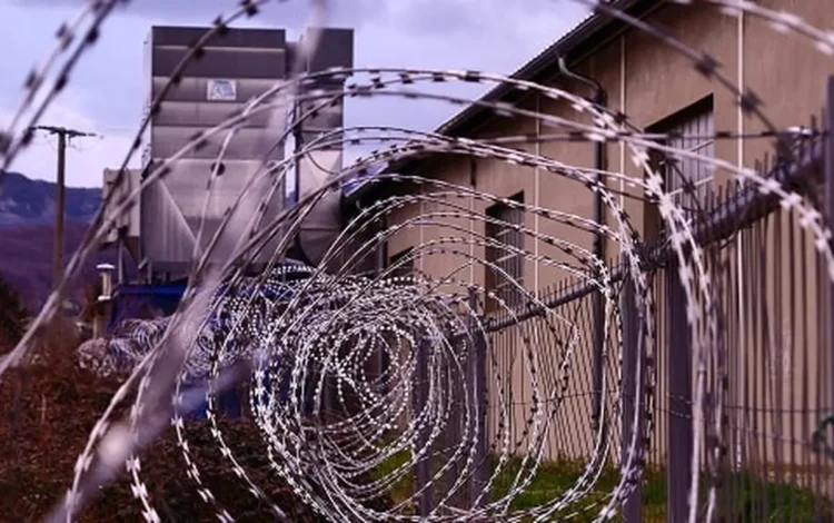 detenção preventiva, prisão cautionar;