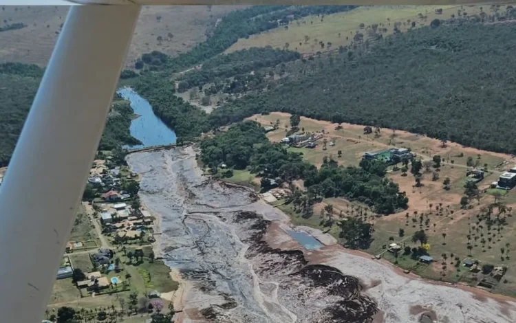 quebra, de barragem;